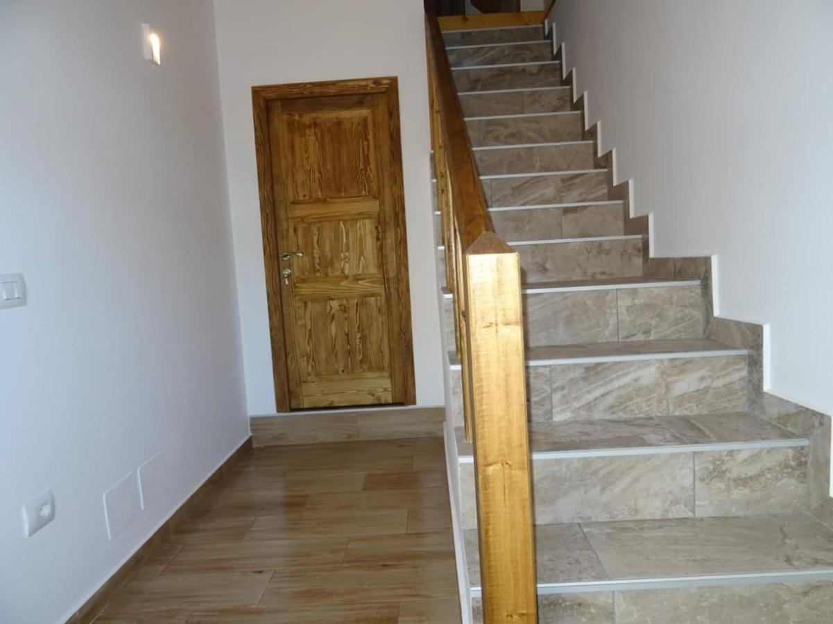 Guesthouse Riverside Berat Exterior photo