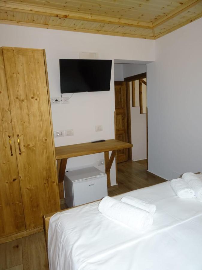 Guesthouse Riverside Berat Exterior photo