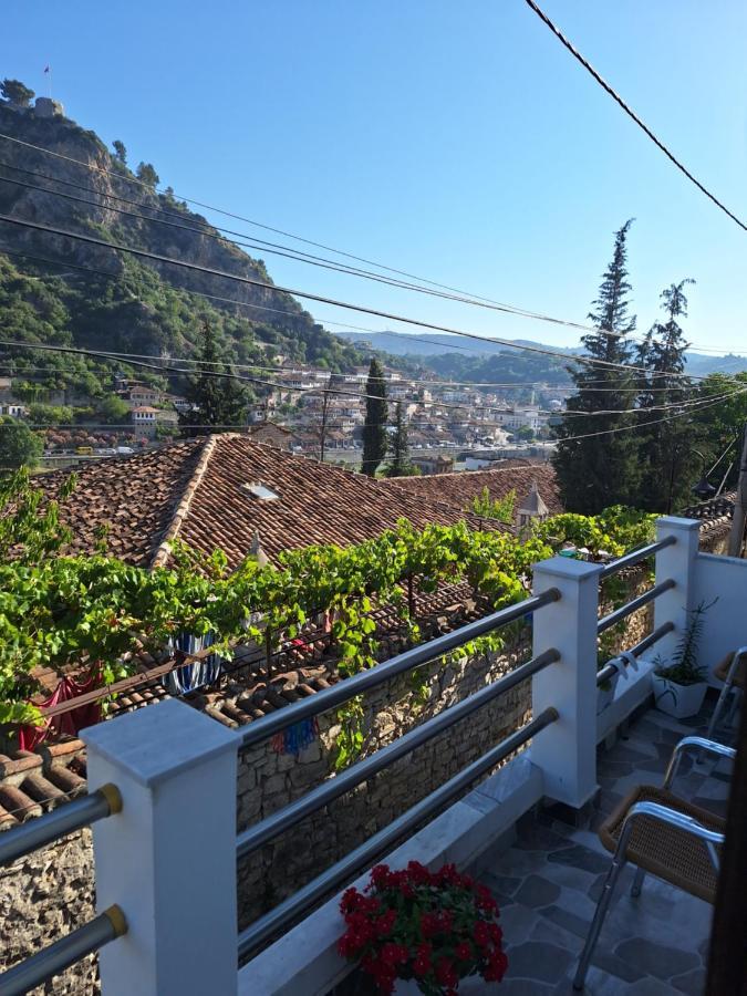 Guesthouse Riverside Berat Exterior photo