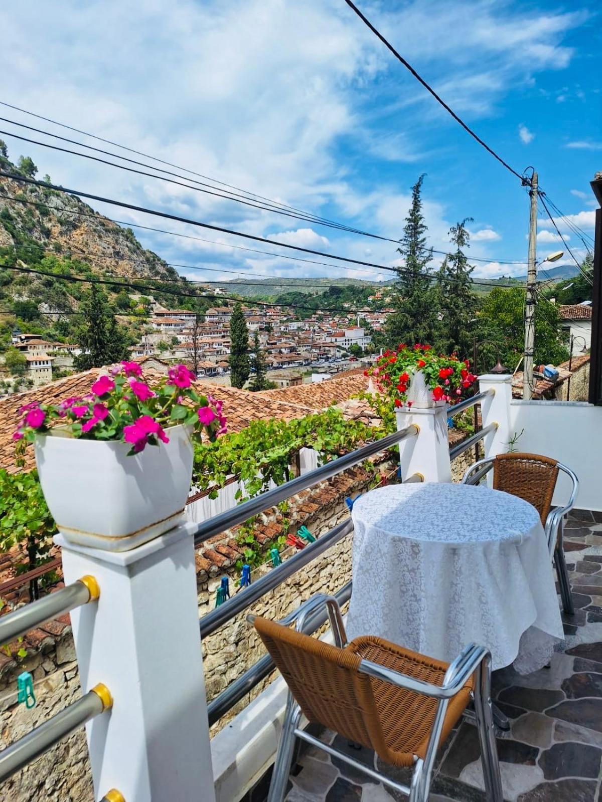 Guesthouse Riverside Berat Exterior photo